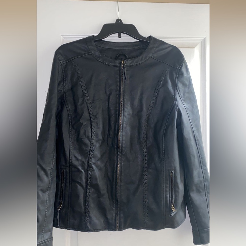 Large, Black, Lisa International